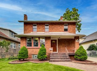 192 Waubansee Rd, Riverside, IL 60546