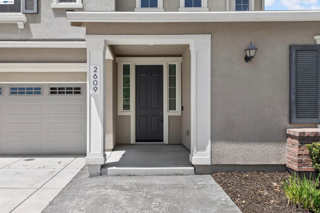 2609 Aurora Astorga Dr, Tracy, CA - View 2