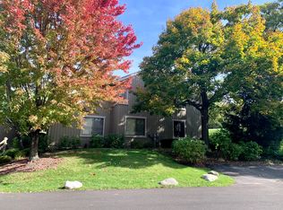 275 Hickory Ln, Barrington, IL 60010