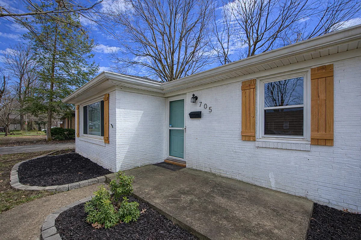Building Photo - 705 Briscoe Dr