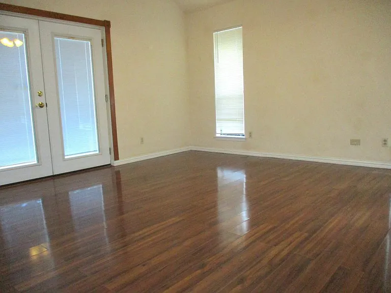 203 Yorkshire Ct — Photo 19