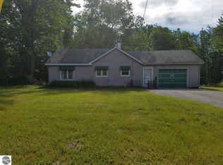 8227 S 27th Rd, Cadillac, MI 49601
