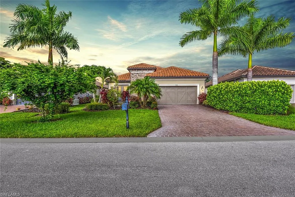 3 bed, 3.0 bath, 2307 sqft, $14,000 — Photo 3