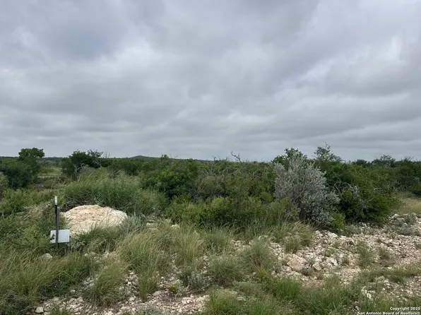 87 Palomino Hls, Uvalde, TX 78801