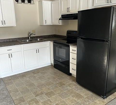2nd image of 101 E Maple St