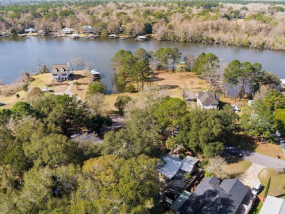 2nd image of 2113 Old Military Rd