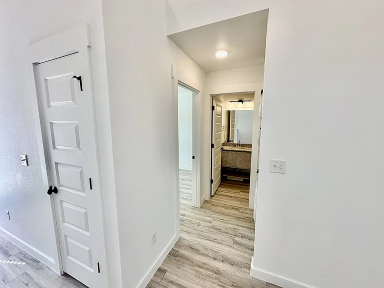 1101 States Ave — Photo 10