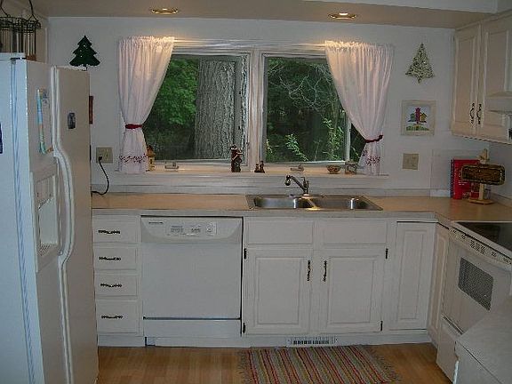 4th image of 225 Westwind Dr APT 17