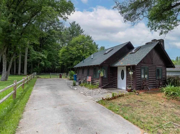 2101 N Neiner Rd, Sanford, MI 48657