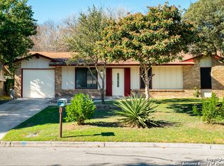 7325 Far West Dr, Live Oak, TX 78233