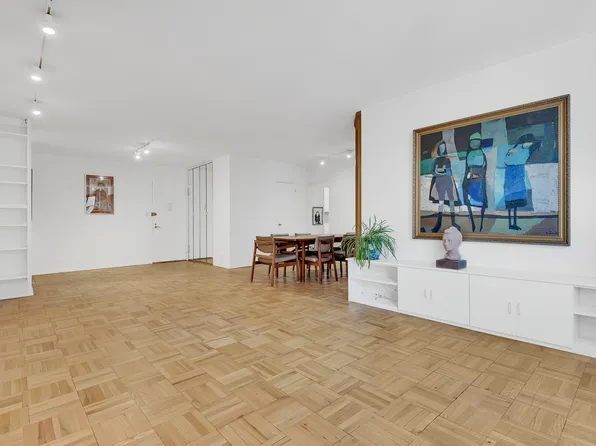400 East 56th Street 18F image 2 of 10