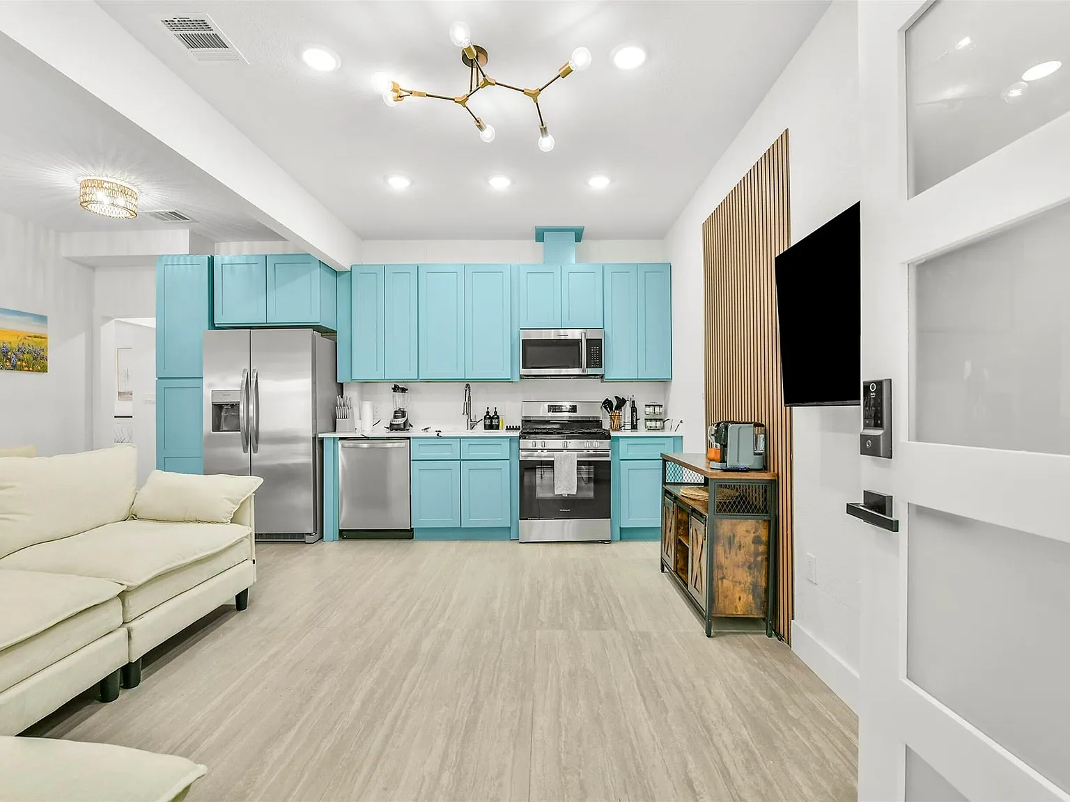 7103 Long Point Rd — Photo 3