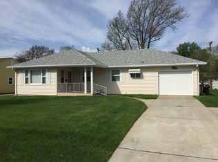 1317 16th St, Aurora, NE 68818