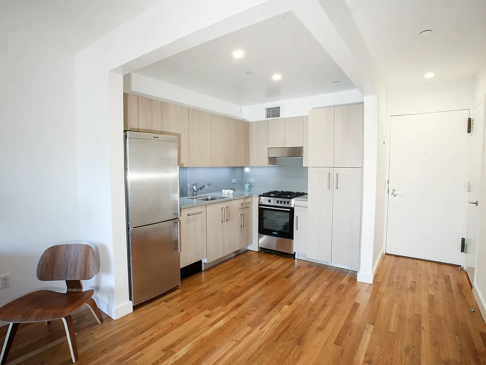 101 W 15th St #110