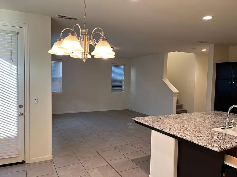 3865 Hampton Way — Photo 7