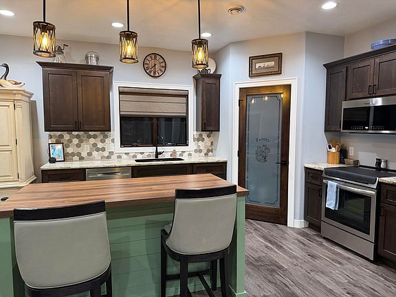 2nd image of 2800 Cottonwood Cir