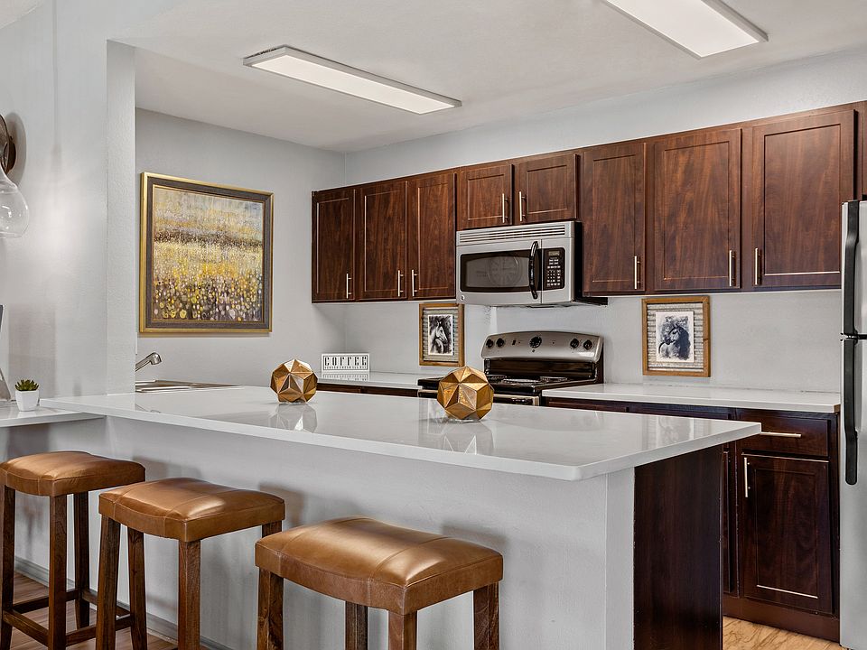 C242740_WimbeldonOaks_Clubhouse3_03