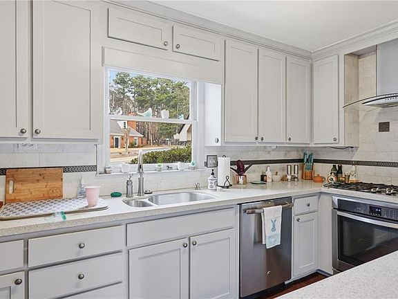 5th image of 903 Chestnut Hill Rd