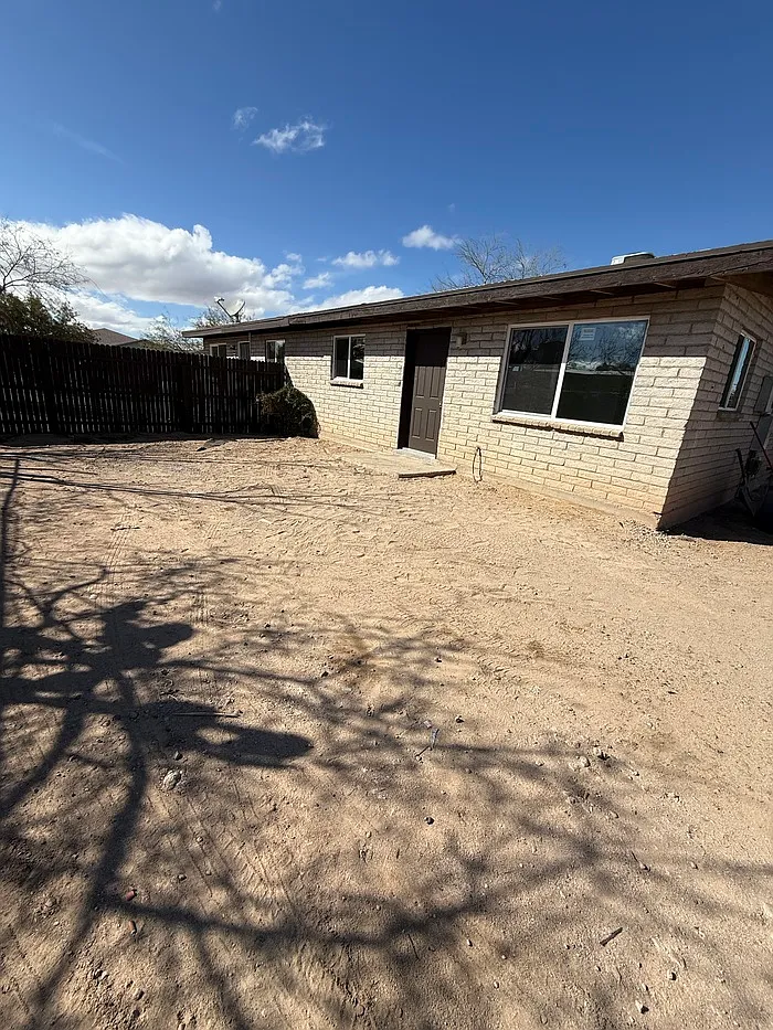 2 bed, 1.0 bath, 700 sqft, $1,000 — Photo 2