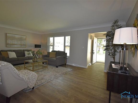 2nd image of 1552 Eaton Dr