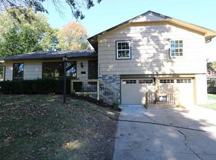 206 Sunset Ln, Belton, MO 64012