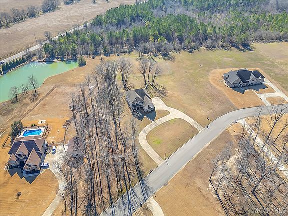 4th image of 9450 Manor Way