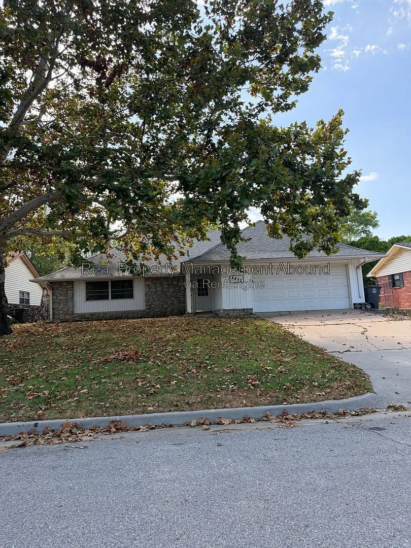 3 bed, 2.0 bath, 1500 sqft, $1,600 — Photo 2
