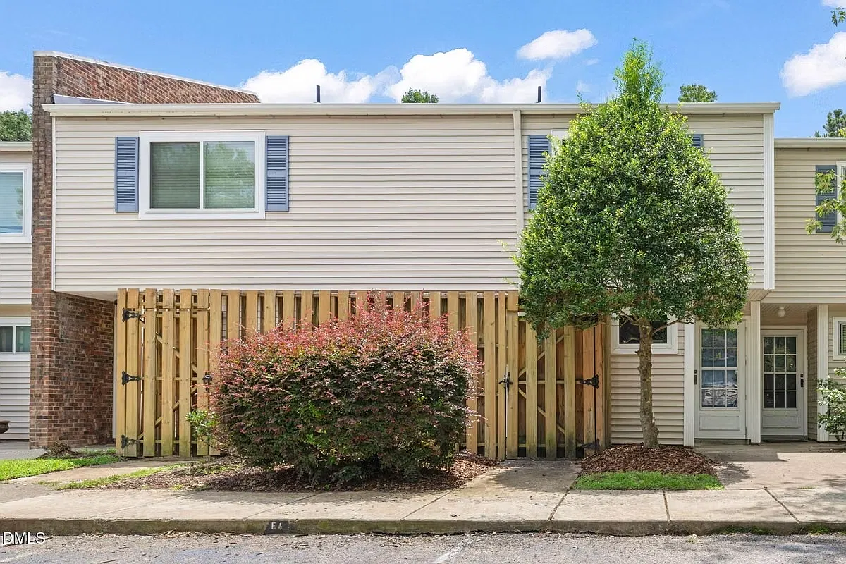 2 bed, 2.5 bath, 1087 sqft, $1,400 — Photo 1