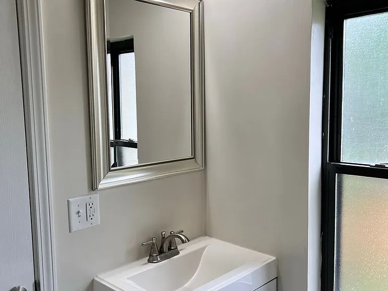 2923 Victoria Avenue — Photo 20