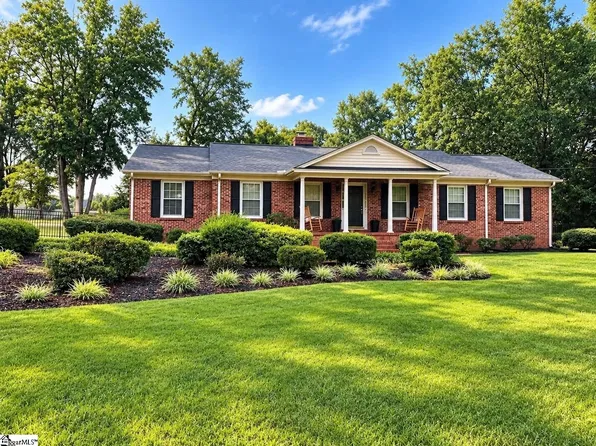 103 Knollview Dr, Laurens, SC 29360