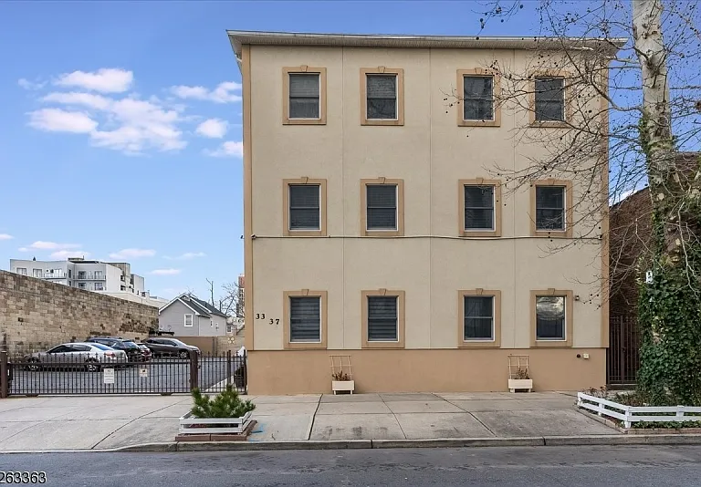 33-37 New York Ave #2A — Photo 25