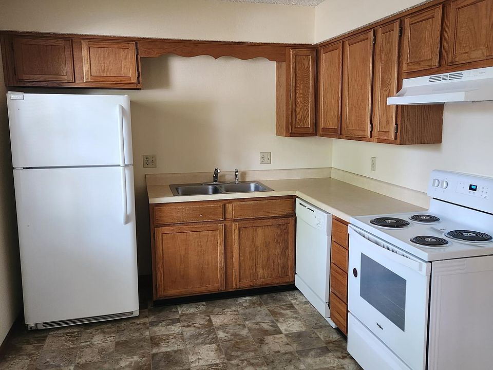 2nd image of 174 NW Zaun Ave #174