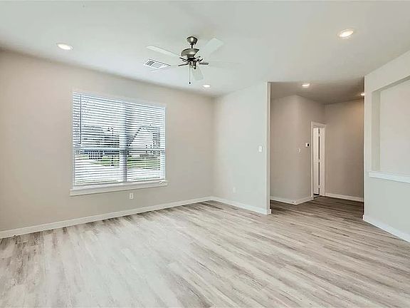 4th image of 1229 Pebblebrook Dr