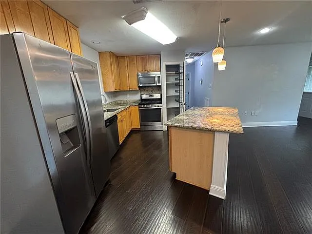 3 bed, 2.0 bath, 1250 sqft, $2,025 — Photo 3