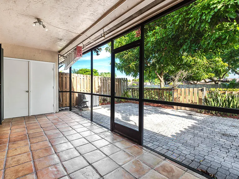 1013 NW 53rd St — Photo 7