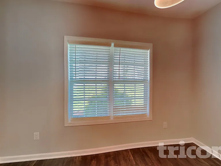 1022 Cyril Dr — Photo 5