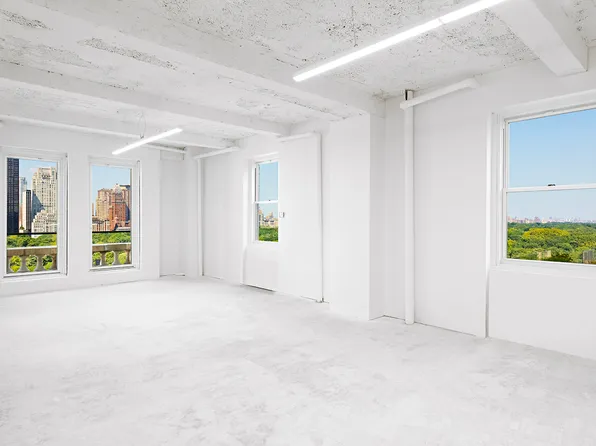 781 5th Avenue 18 image 2 of 15