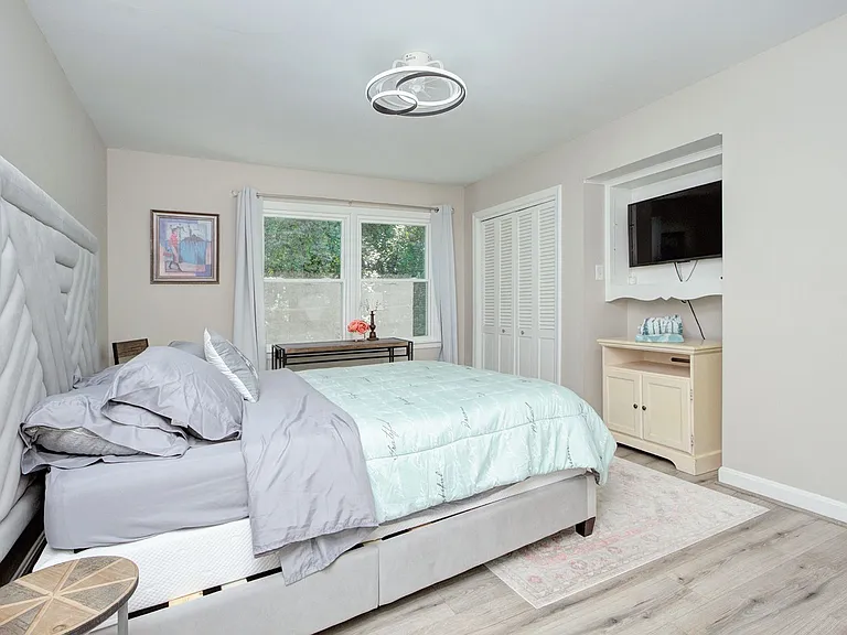 629 Grandin Rd — Photo 16