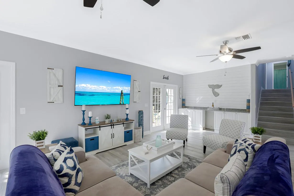4 bed, 2.5 bath, 2105 sqft, $6,995 — Photo 1