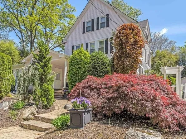 176 Evergreen St, Hillsdale, NJ 07642