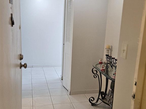 4th image of 4164 Inverrary Drive #601