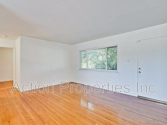 4th image of 771 Palo Alto Ave Unit 1