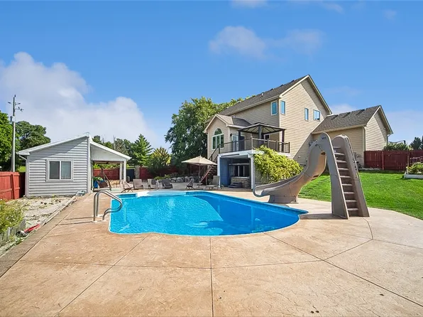 1549 S 50th St, West Des Moines, IA 50265