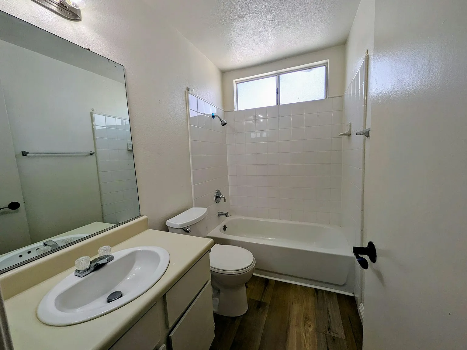 955 West Devonshire Avenue, Unit B — Photo 4