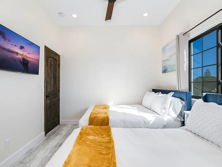 166 Avenida Aragon #C — Photo 20