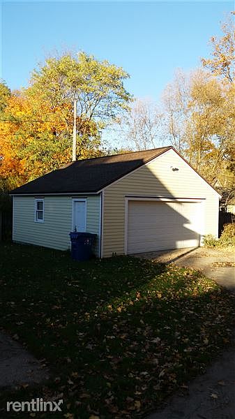 522 Woodward garage