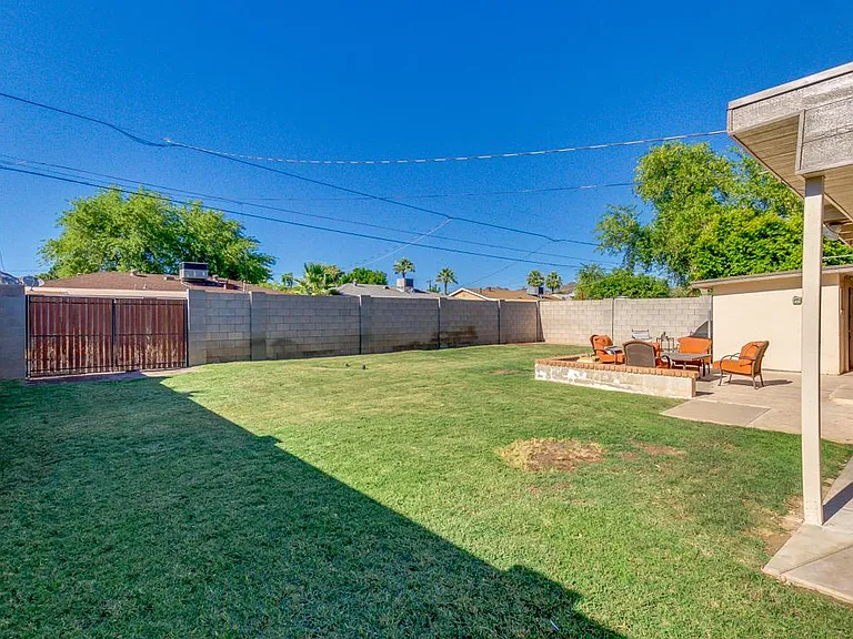 318 E Butler Dr — Photo 31