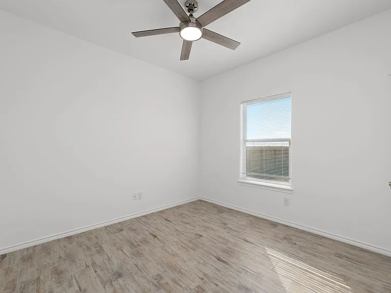 411 Hinojosa Dr — Photo 9