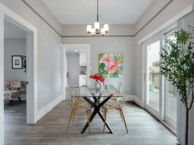 Dining Space (Living Room)