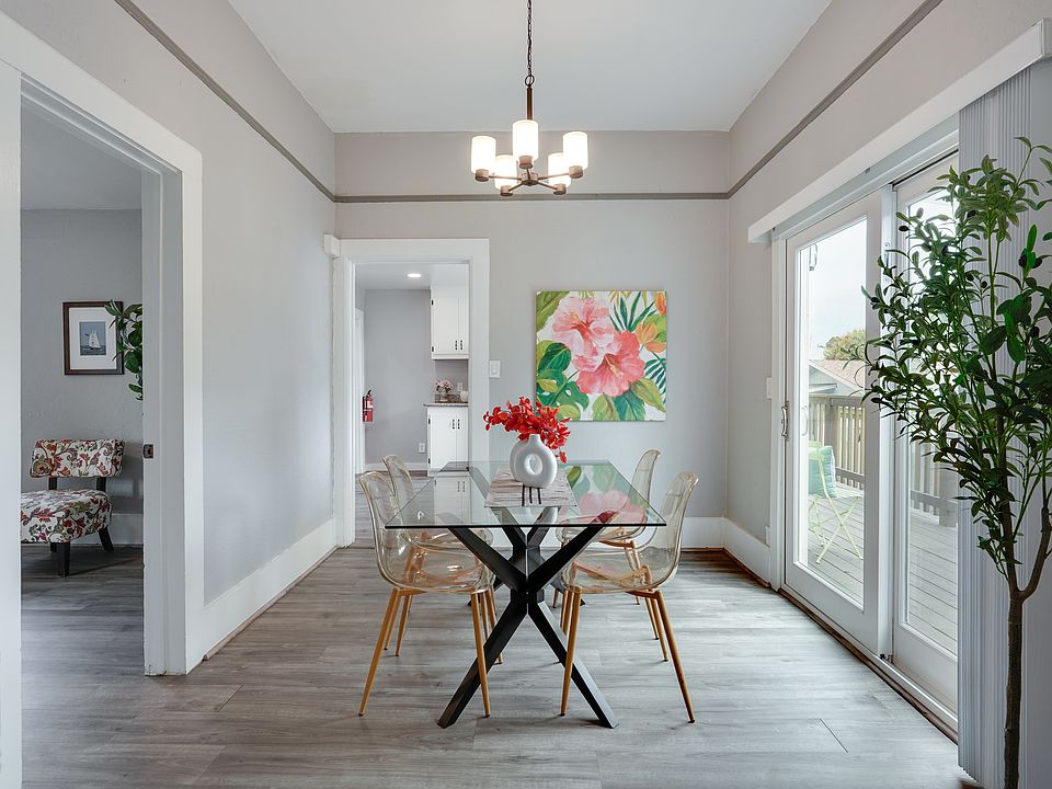 Dining Space (Living Room)